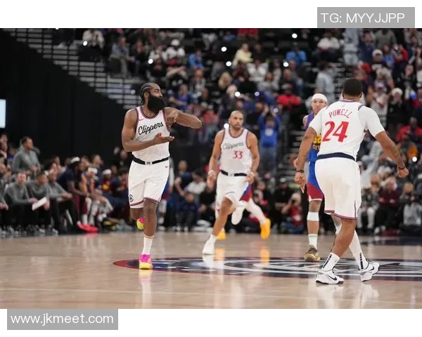 足球巨星与篮球传奇的跨界对决 体育之王的荣耀碰撞与合作